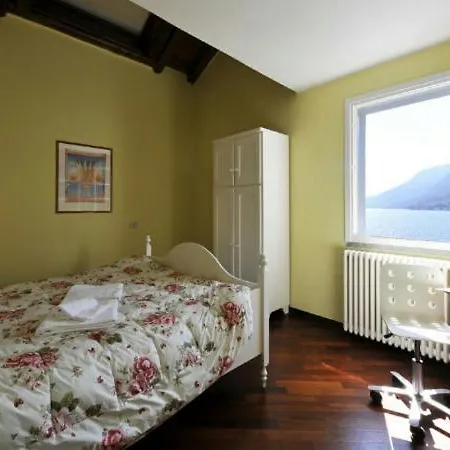 Villa Sleeps 8 *