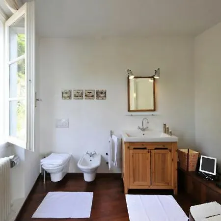 Sleeps 8 Villa Pognana Lario