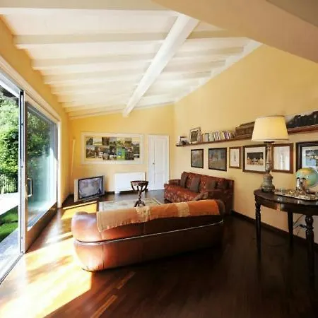 Sleeps 8 Villa Pognana Lario