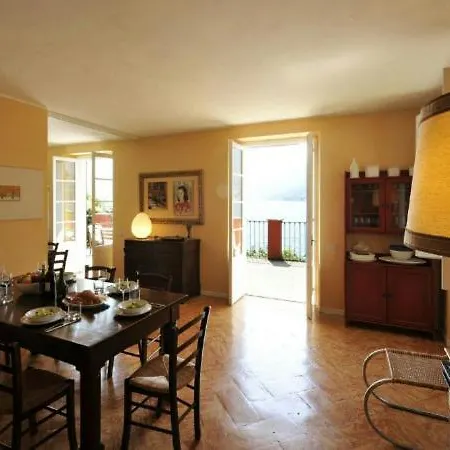 Villa Sleeps 8 *